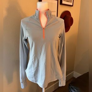 Old Navy athletic long sleeve 1/4 zip. Fits like a medium. Thumb holes.
